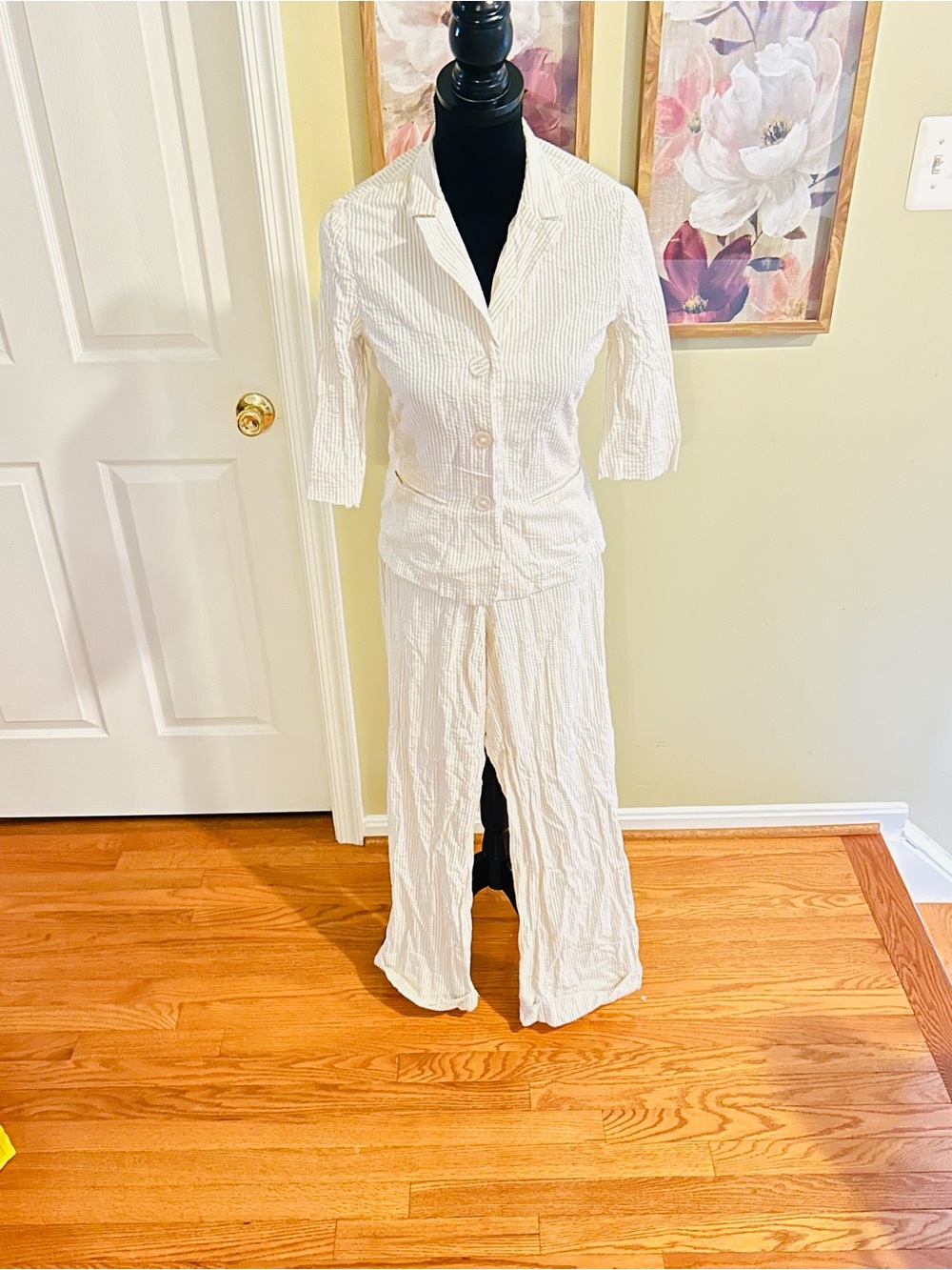 Newport News White Seersucker Three-Piece Blazer, Pants and Short Set